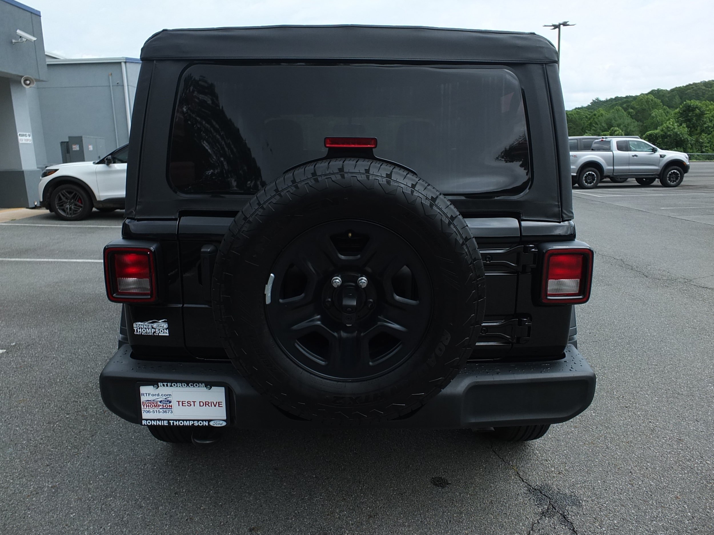 Used 2025 Jeep Wrangler Sport AWD/4WD image 4