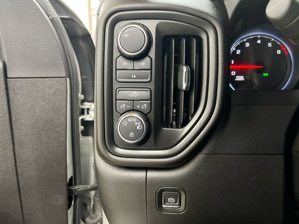Used 2023 Chevrolet Silverado 2500 Custom w/ Custom Convenience Package AWD/4WD image 18