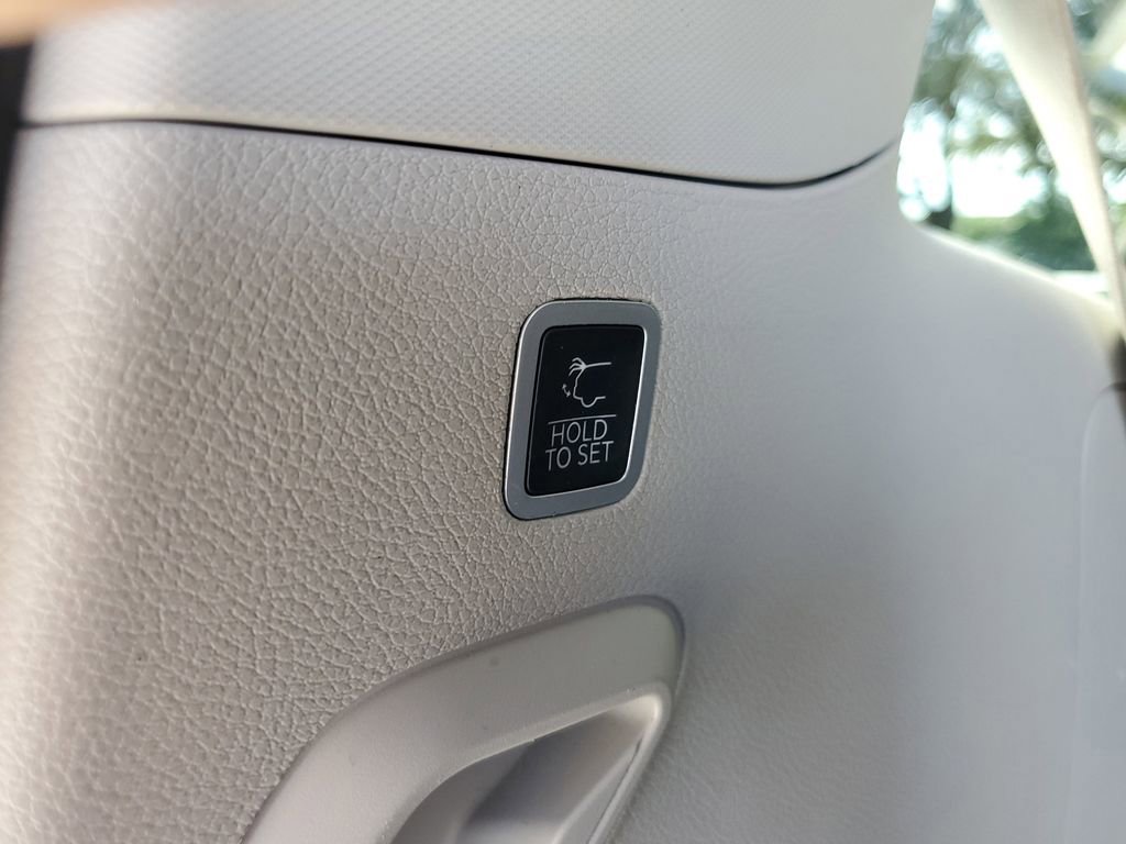 Used 2022 Jeep Wagoneer Series III w/ Premium Group I image 15