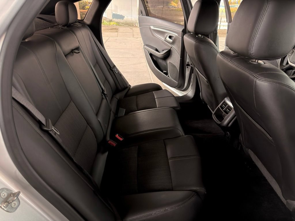 Used 2017 Chevrolet Impala LT FWD image 29