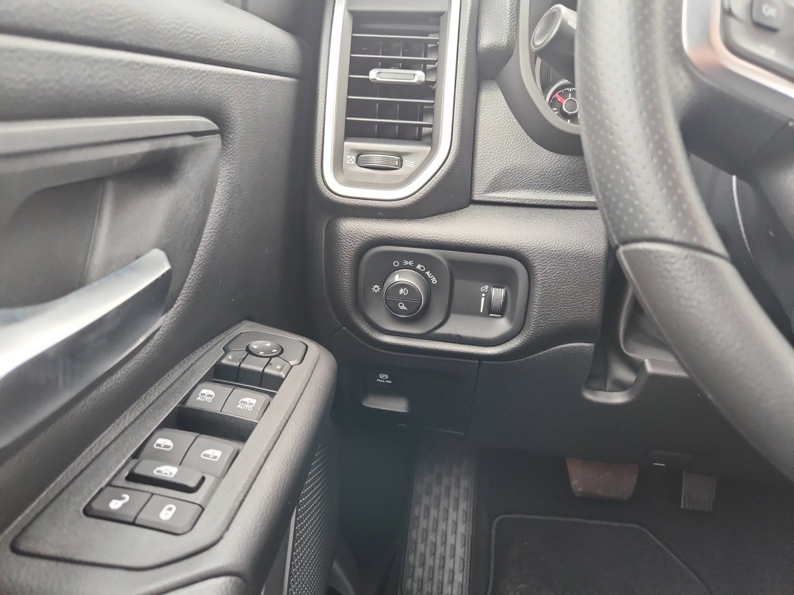 New 2026 RAM 1500 Express AWD/4WD image 18