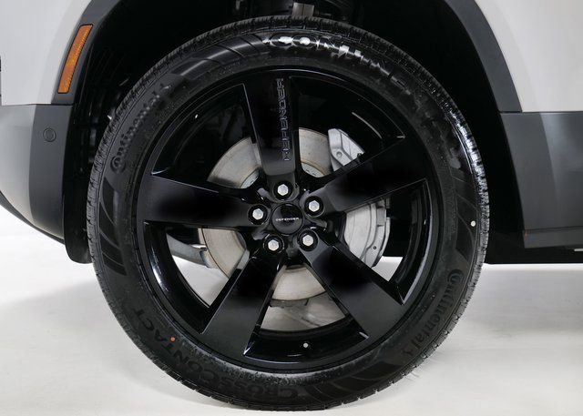 New 2026 Land Rover Defender 110 S image 9