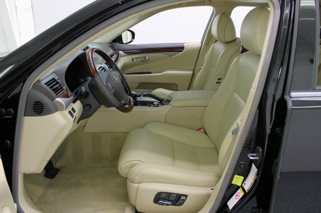 Used 2017 Lexus LS 460 w/ Comfort Package RWD image 33