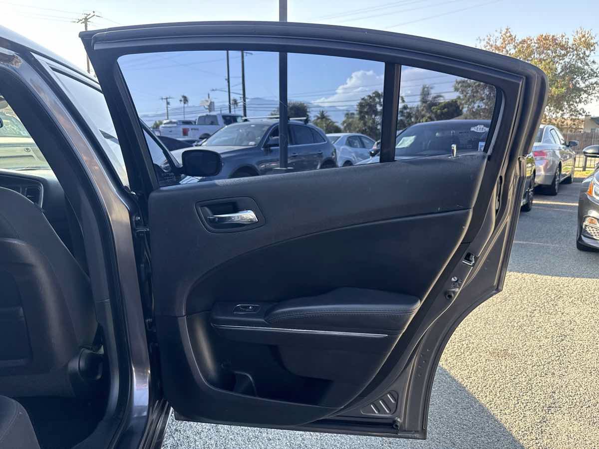 Used 2014 Dodge Charger SE RWD image 21