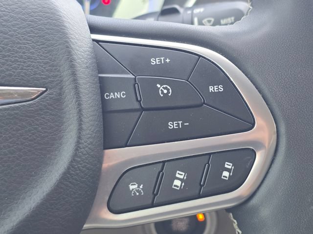 Used 2024 Chrysler Pacifica Touring-L FWD image 18