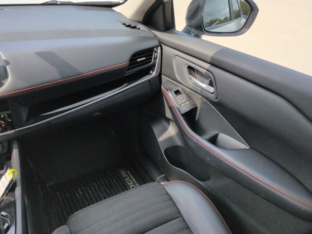 Used 2025 Nissan Rogue SV w/ Rock Creek Premium Package AWD/4WD image 19