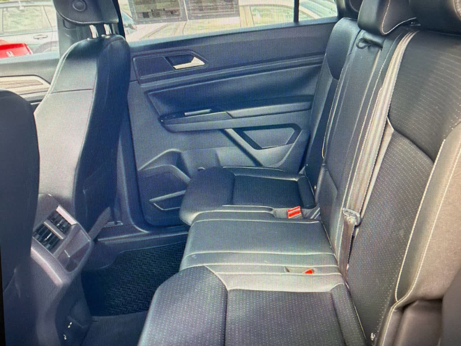 Used 2020 Volkswagen Atlas Cross Sport SE w/ Panoramic Sunroof Package FWD image 19