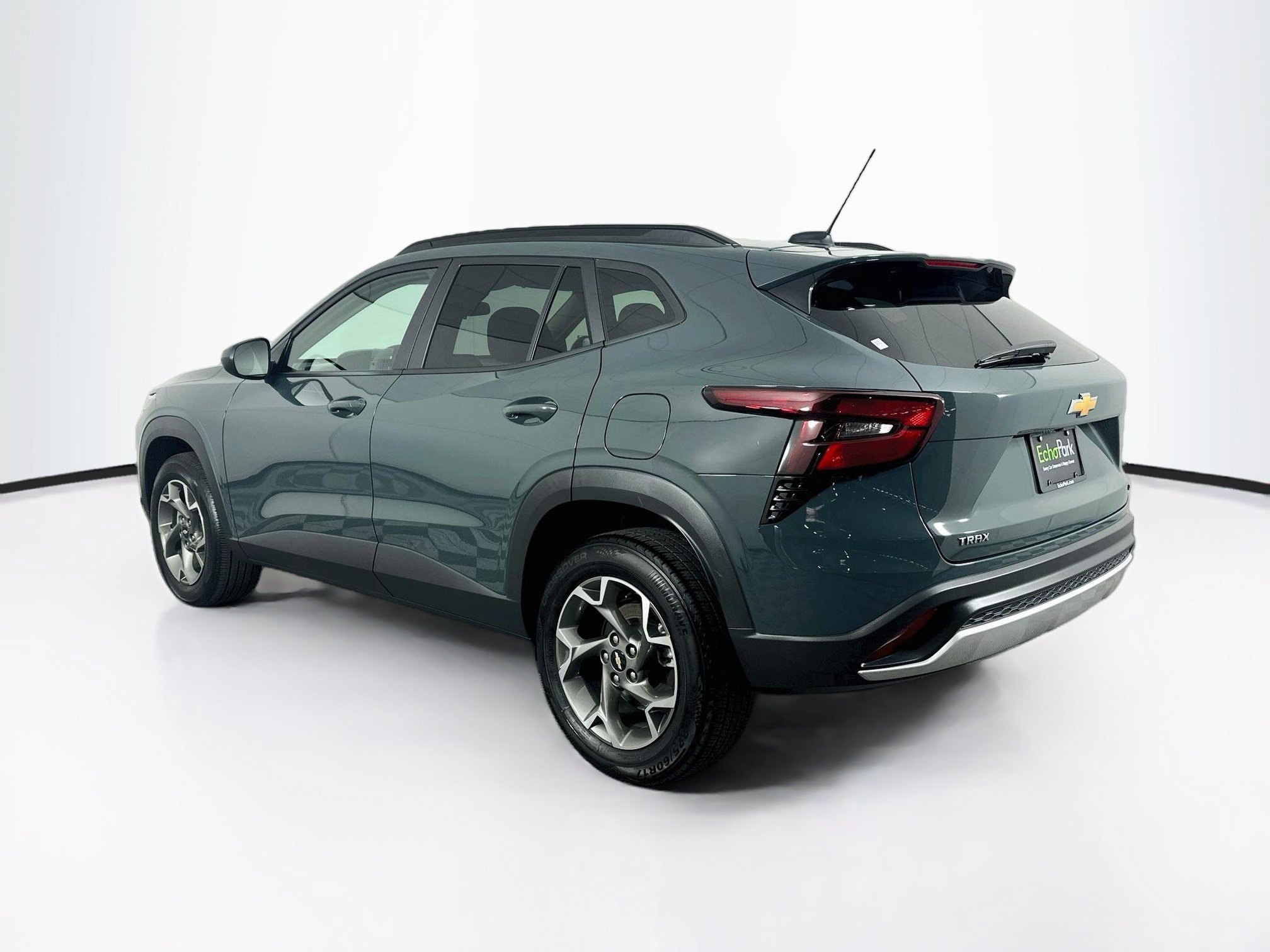 Used 2025 Chevrolet Trax LT FWD image 5
