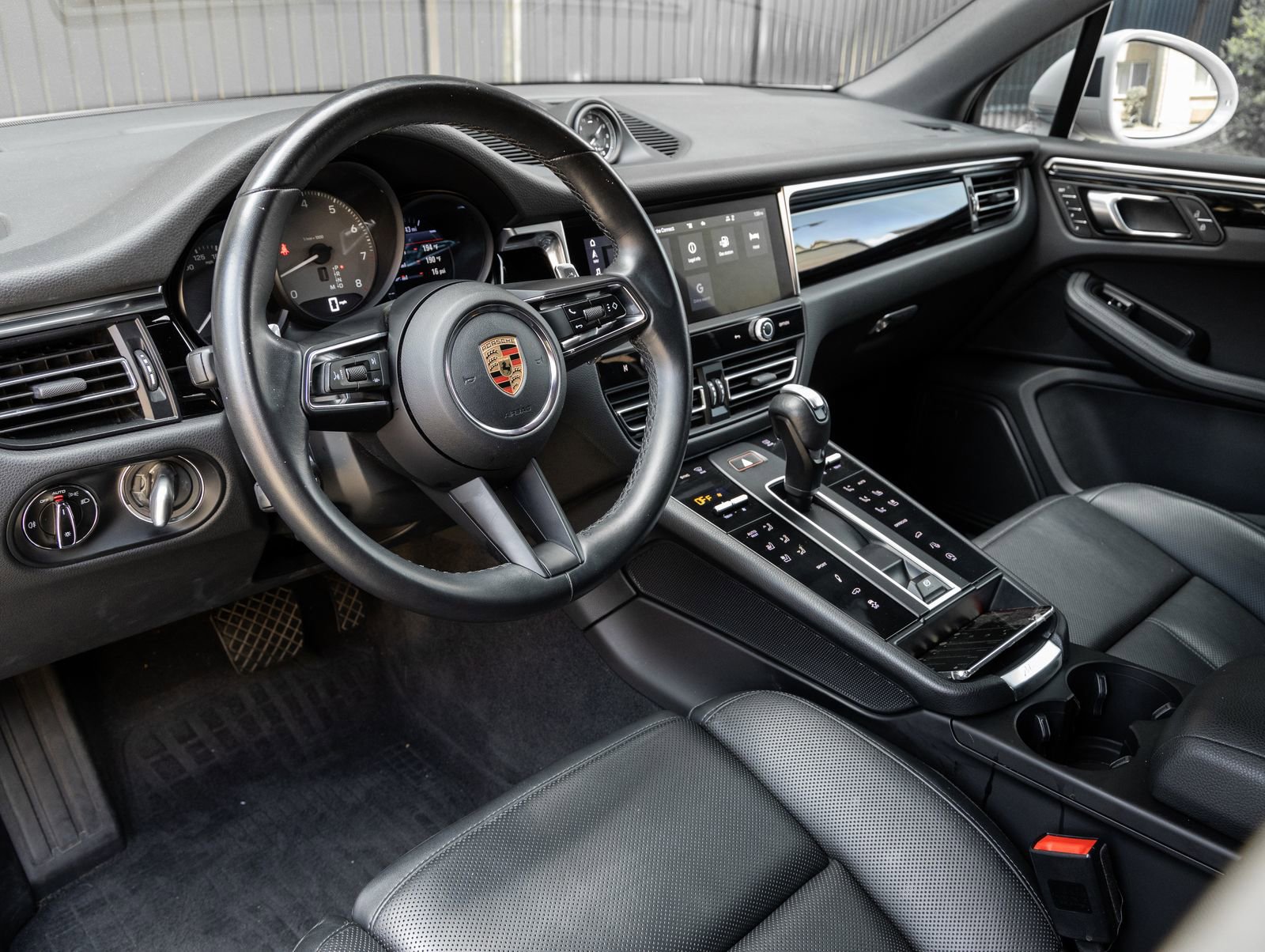 Certified 2023 Porsche Macan S AWD/4WD image 4