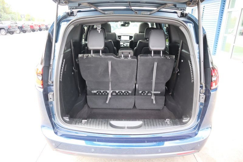 Used 2025 Chrysler Pacifica Limited FWD image 17