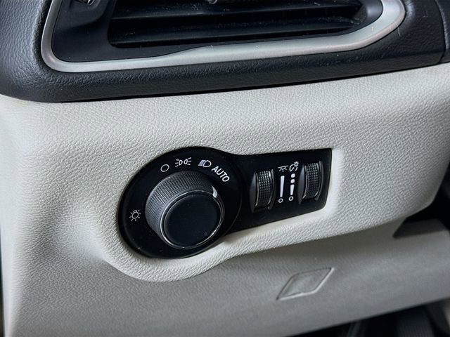 Used 2017 Chrysler Pacifica Touring image 11