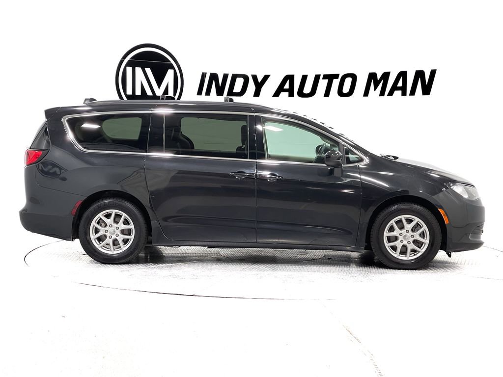 Used 2020 Chrysler Voyager Lxi image 3