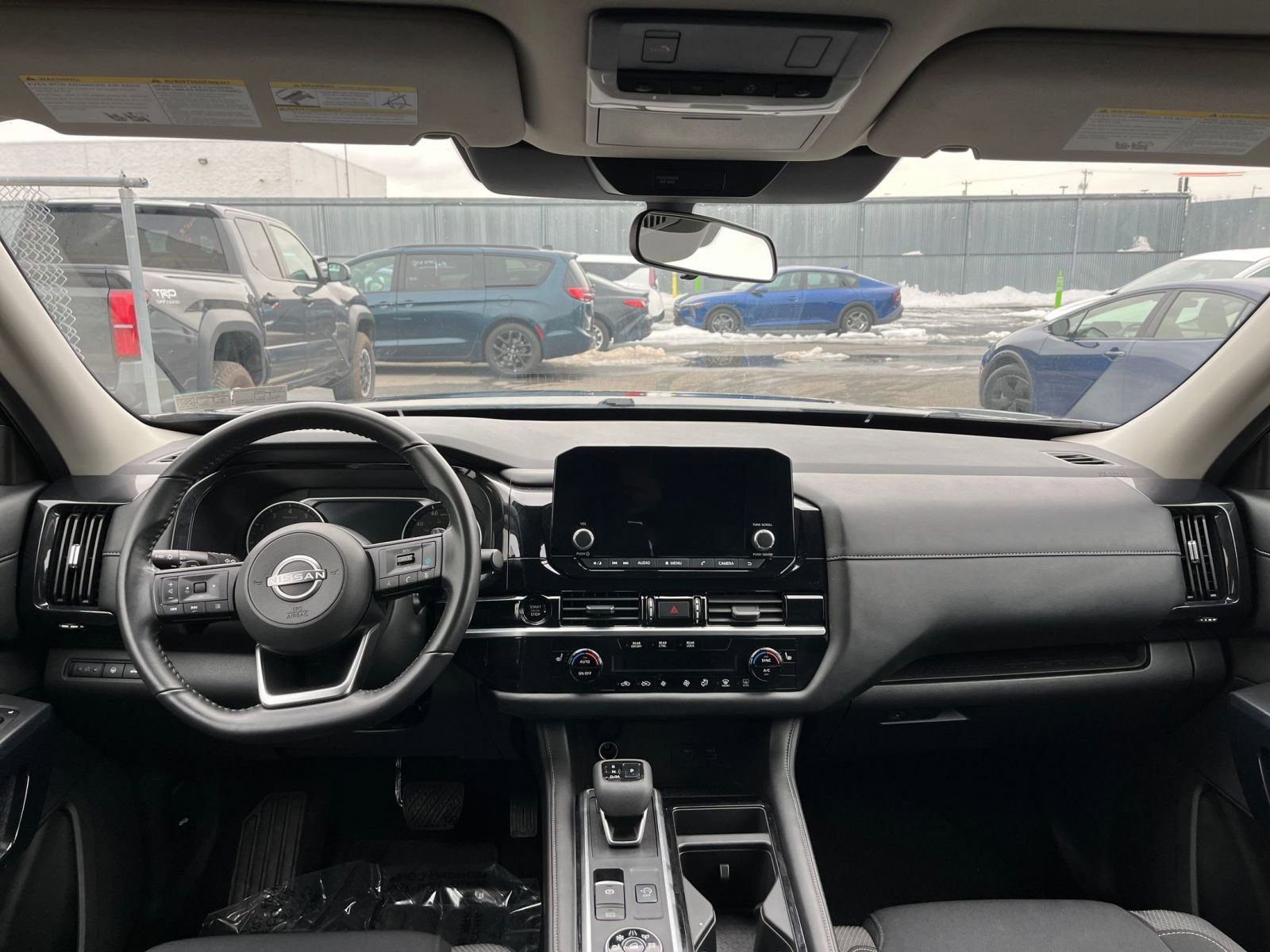 Used 2025 Nissan Pathfinder SV image 36