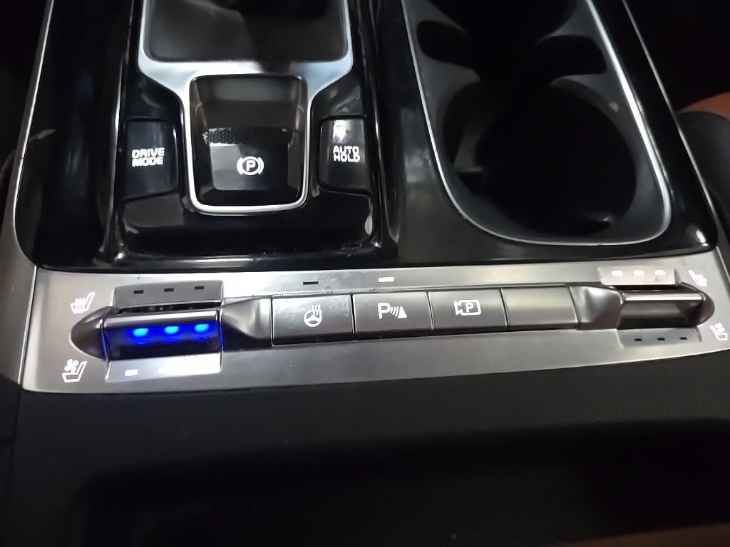 Certified 2022 Kia Carnival SX Prestige FWD image 26
