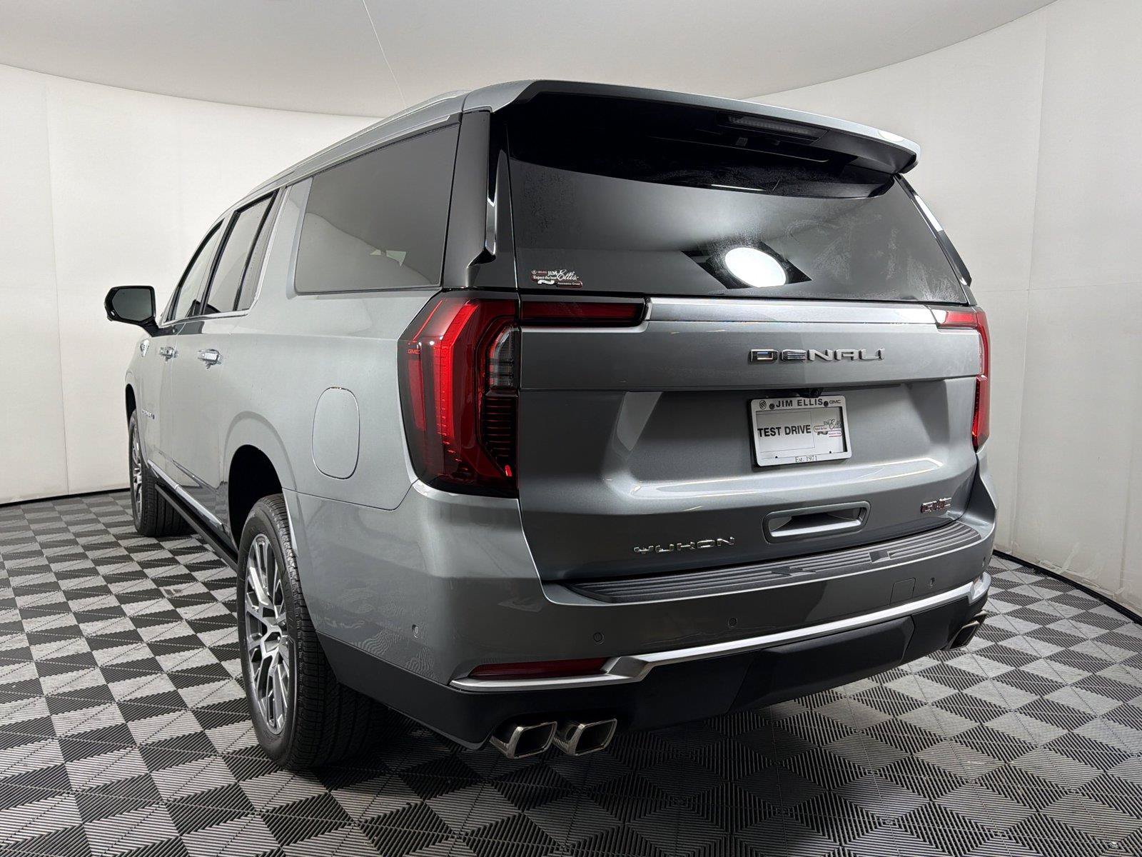 New 2026 GMC Yukon XL Denali w/ Sun & Power Step Package AWD/4WD image 4