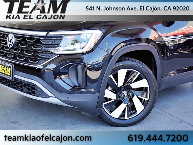 Used 2024 Volkswagen Atlas Cross Sport SE FWD image 3