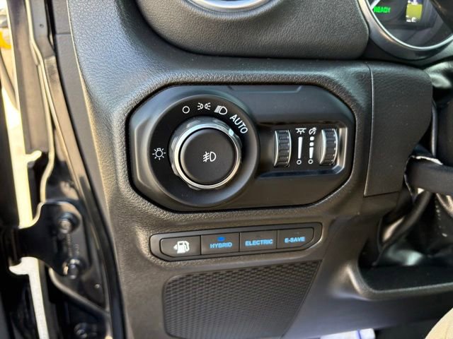 Used 2022 Jeep Wrangler Unlimited Sahara w/ Cold Weather Group AWD/4WD image 23
