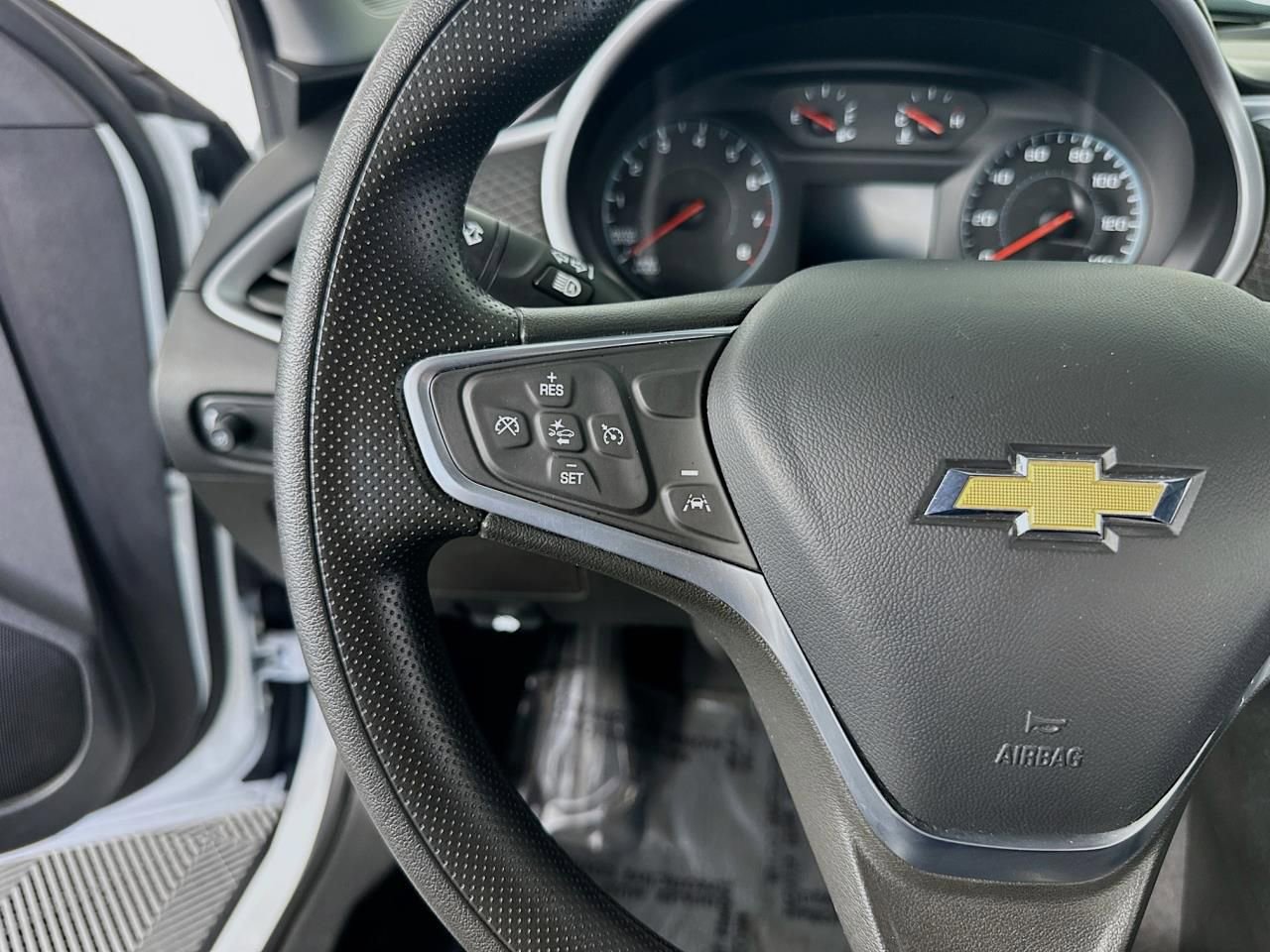 Used 2023 Chevrolet Malibu LT image 40