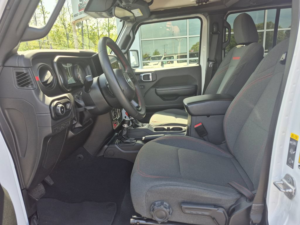 Used 2024 Jeep Wrangler Unlimited Rubicon AWD/4WD image 2