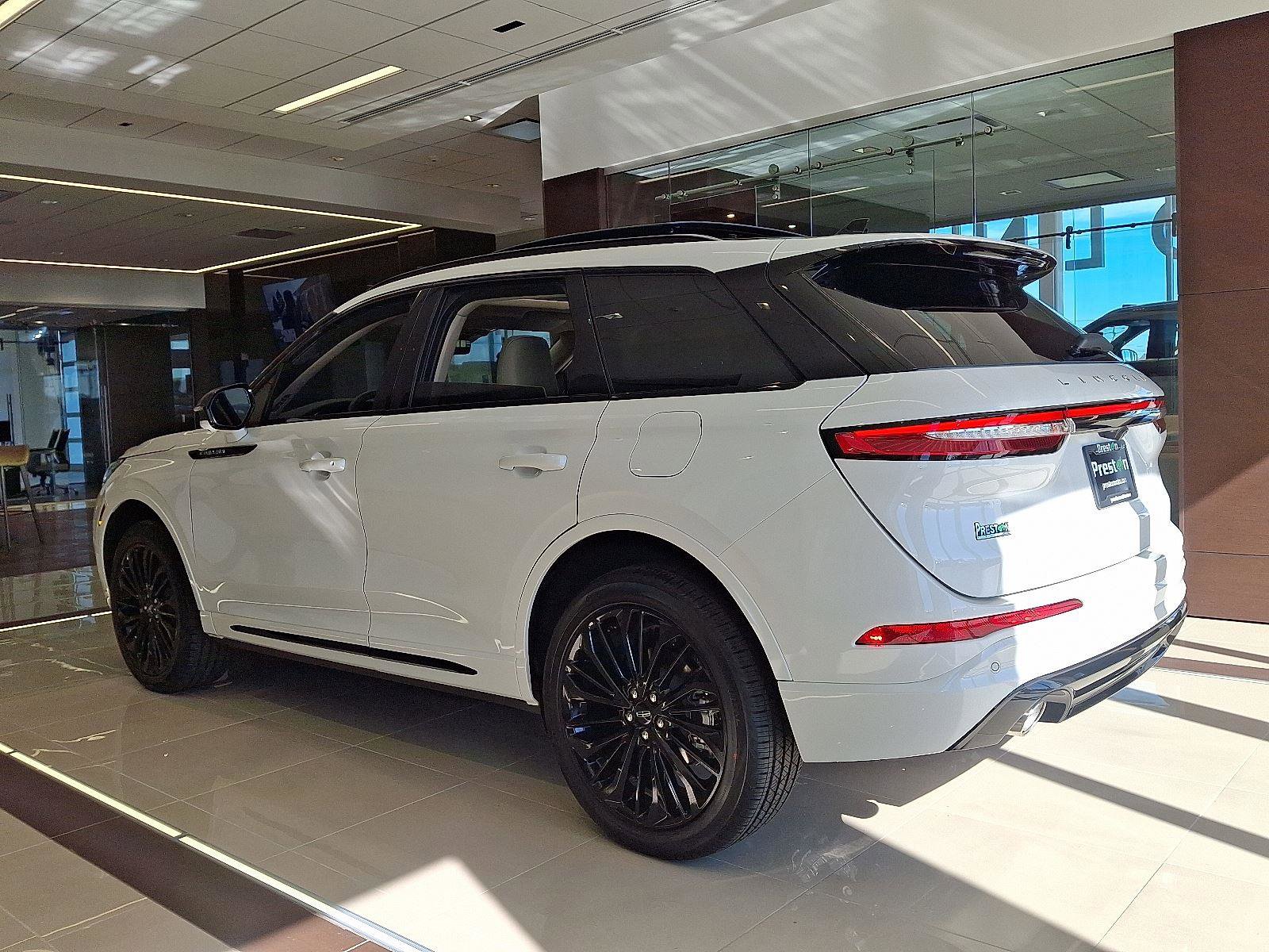 New 2026 Lincoln Corsair Reserve w/ Jet Appearance Package image 4