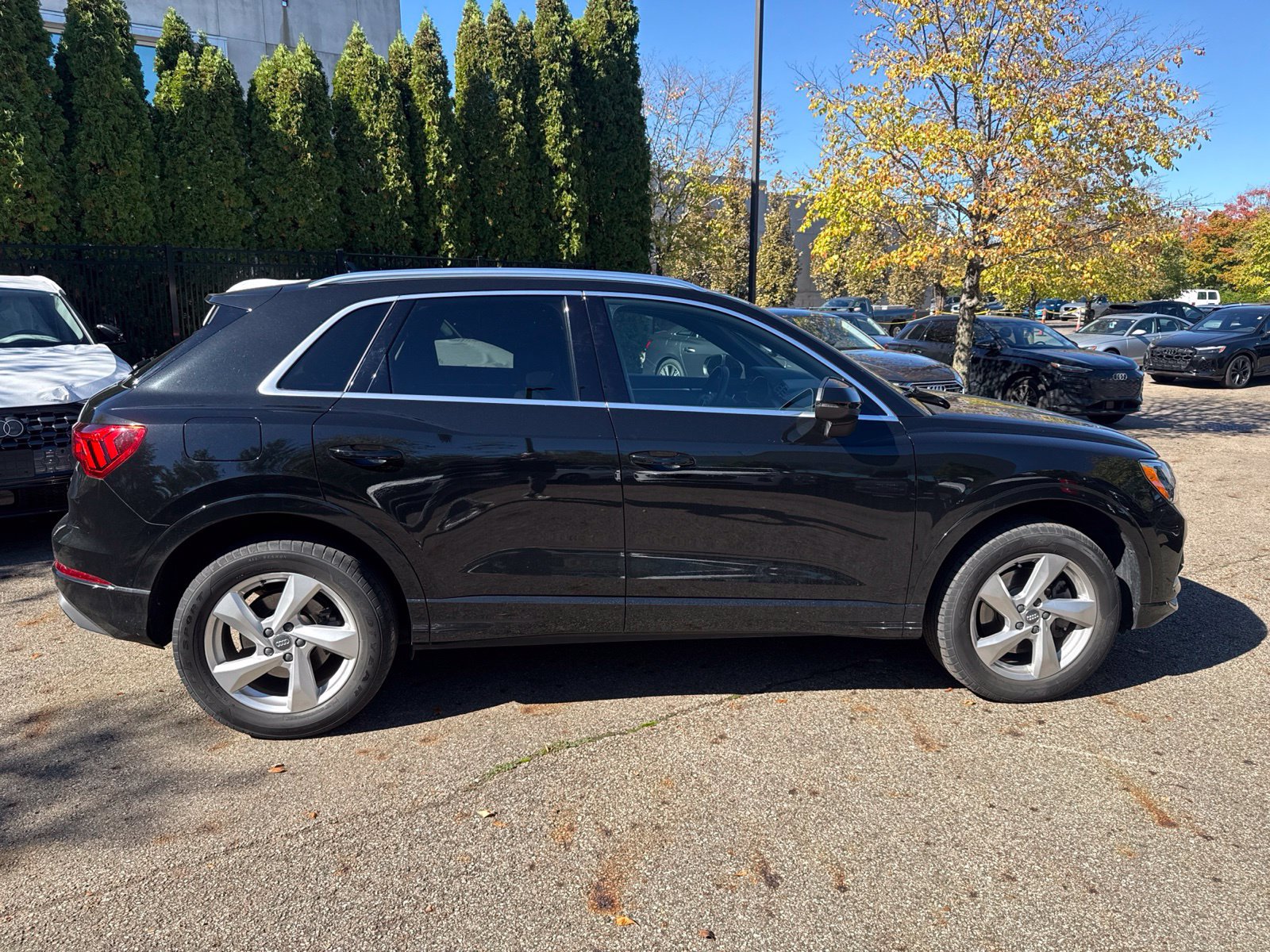 Used 2019 Audi Q3 2.0T Premium w/ Convenience Package AWD/4WD image 5