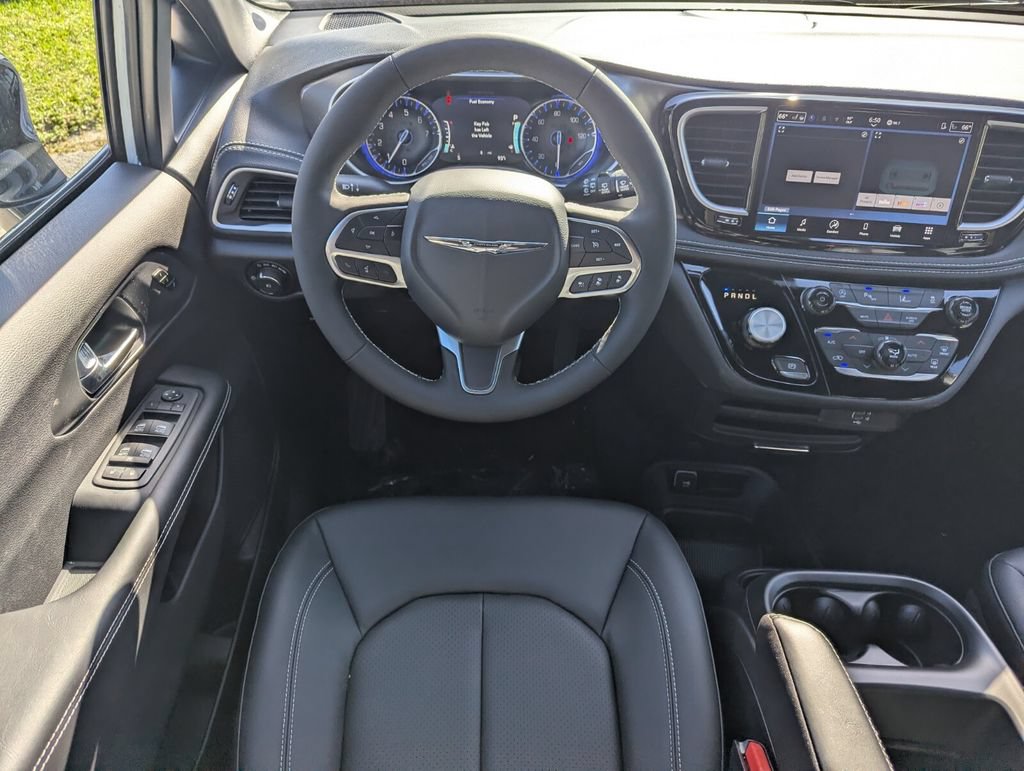 New 2026 Chrysler Pacifica Select FWD image 11