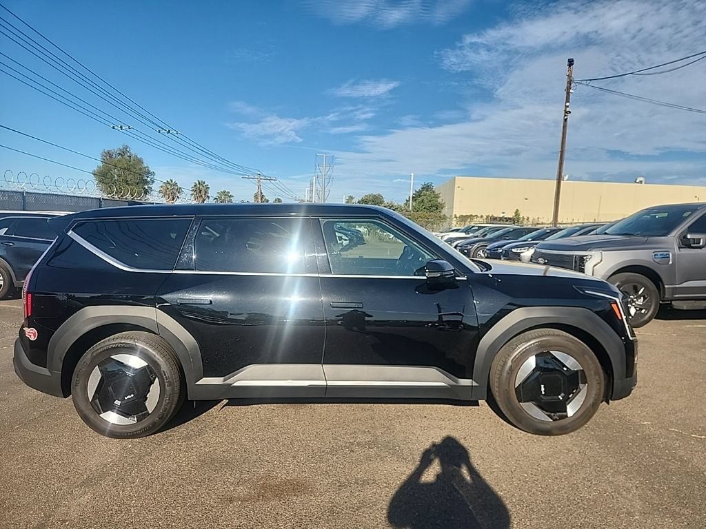 Certified 2024 Kia EV9 Light Long Range RWD image 17