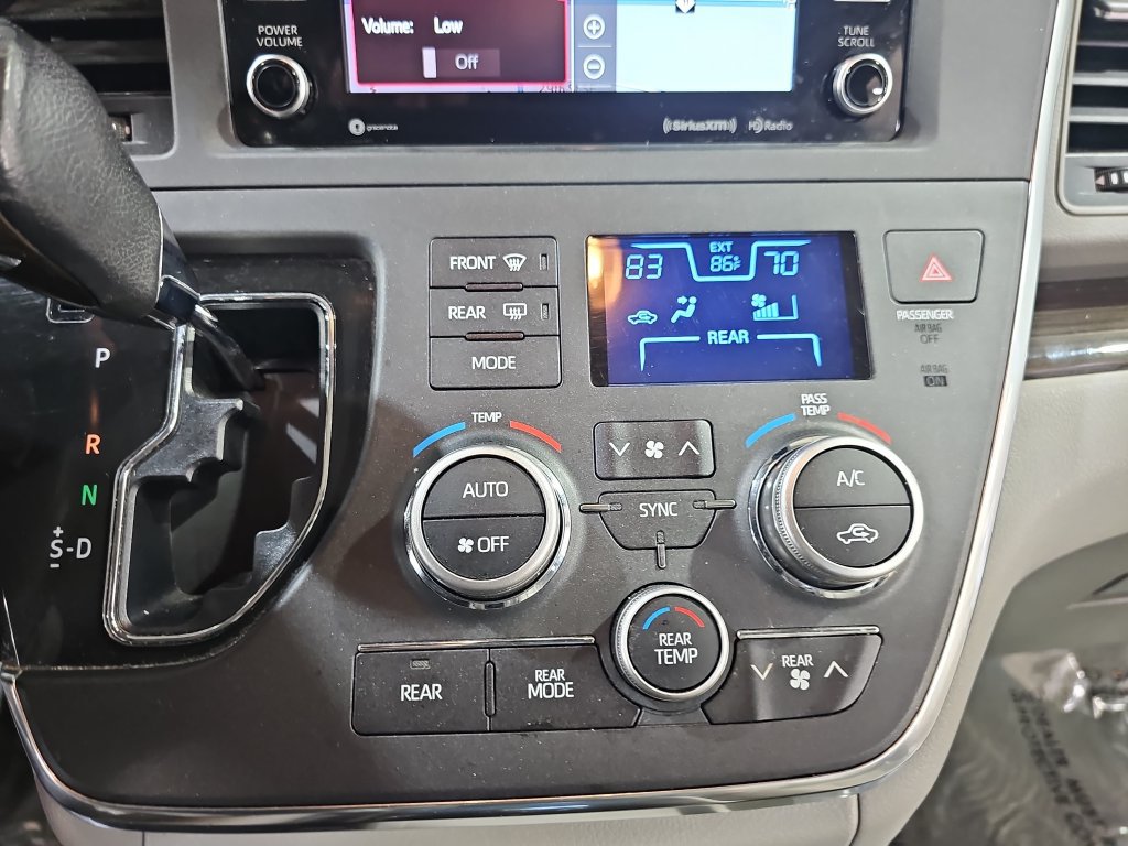 Used 2018 Toyota Sienna XLE Premium AWD/4WD image 30