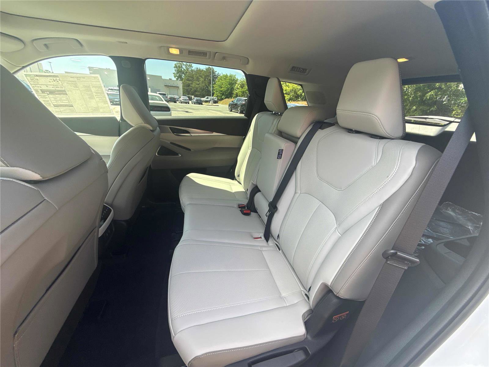 New 2027 INFINITI QX60 Luxe FWD image 12