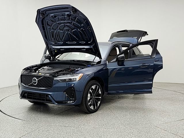 New 2026 Volvo XC60 B5 Plus w/ Climate Package image 9