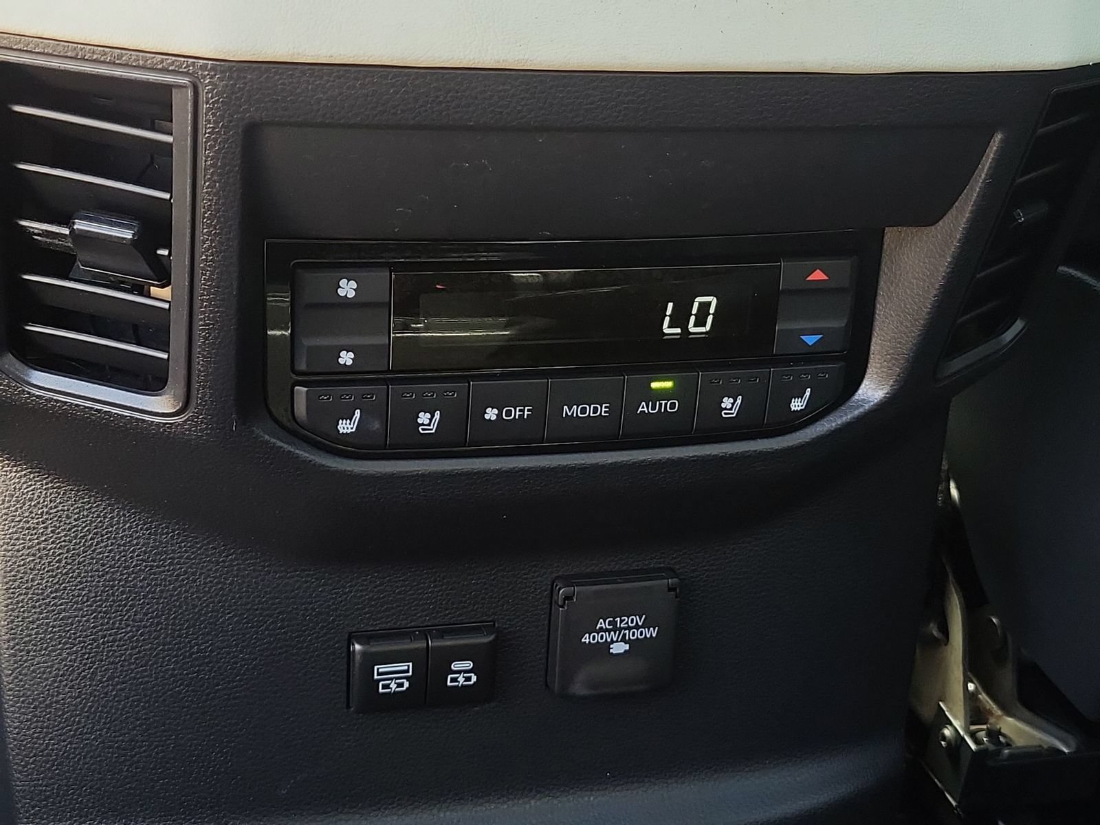 Used 2024 Toyota Sequoia Capstone AWD/4WD image 23