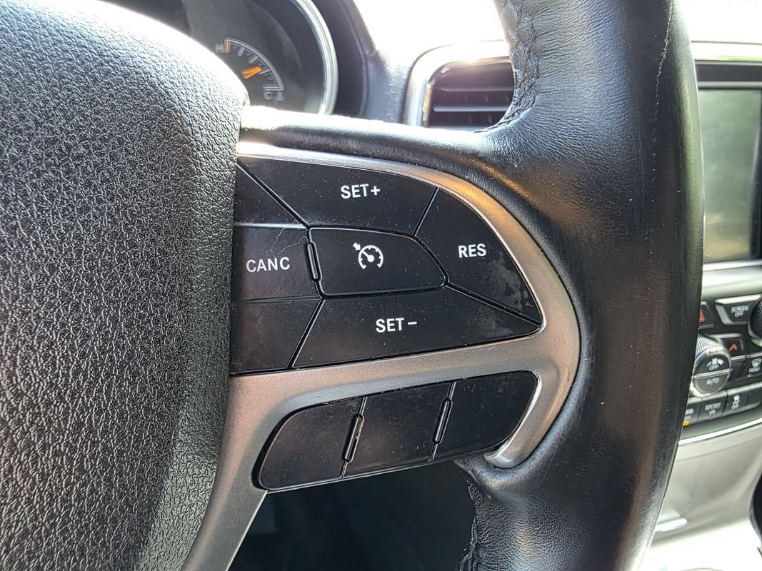 Used 2018 Jeep Grand Cherokee Overland AWD/4WD image 30
