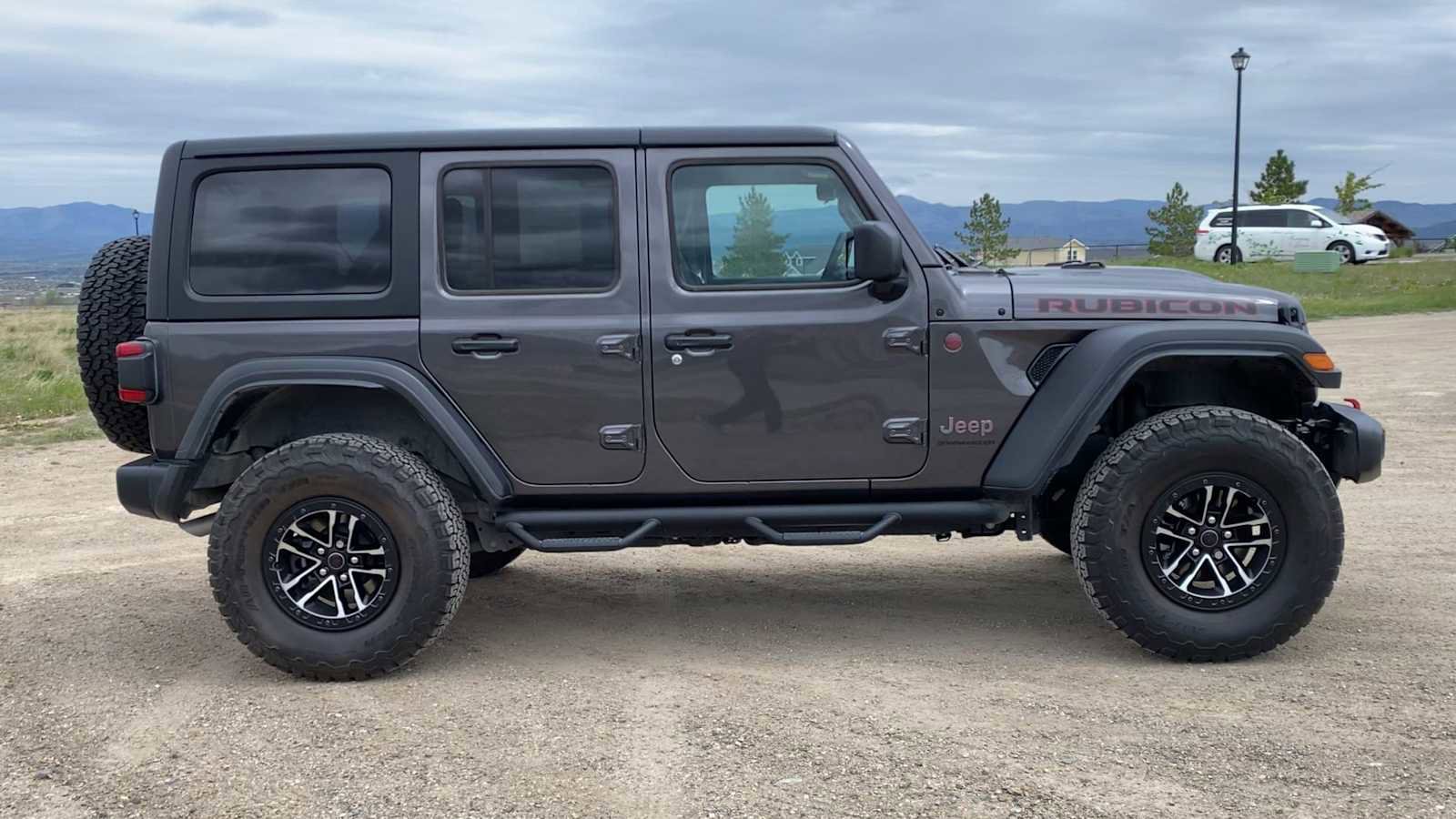 Used 2025 Jeep Wrangler Unlimited Rubicon w/ XTREMEE 35" Tire Package AWD/4WD image 9