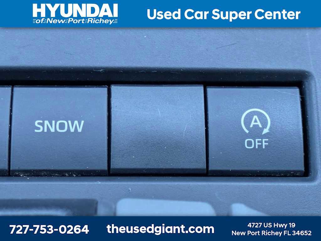 Used 2020 Toyota Highlander XLE FWD image 34