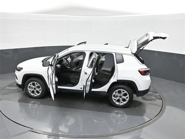 Used 2025 Jeep Compass Sport image 47