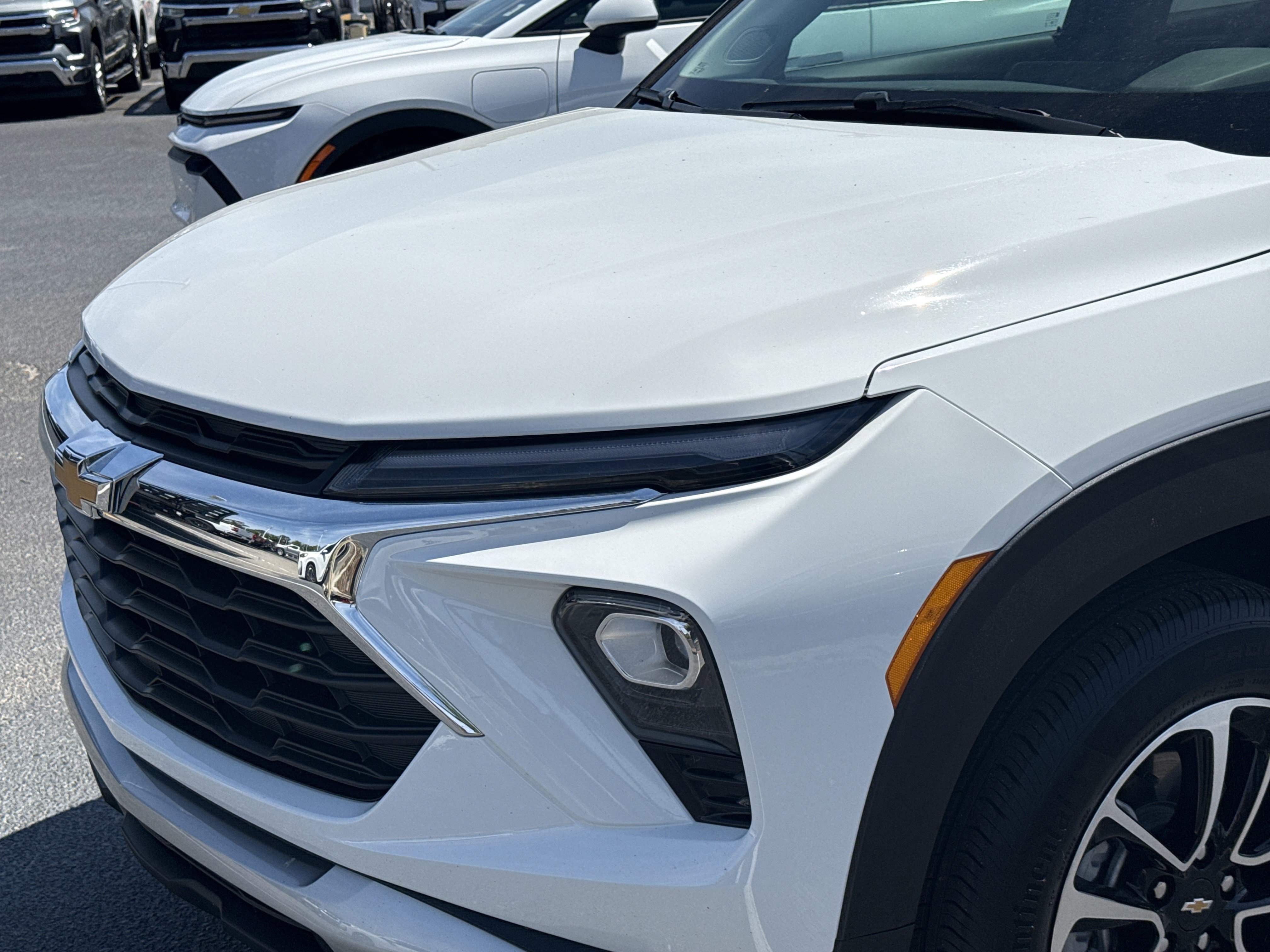 Used 2025 Chevrolet TrailBlazer LT AWD/4WD image 6