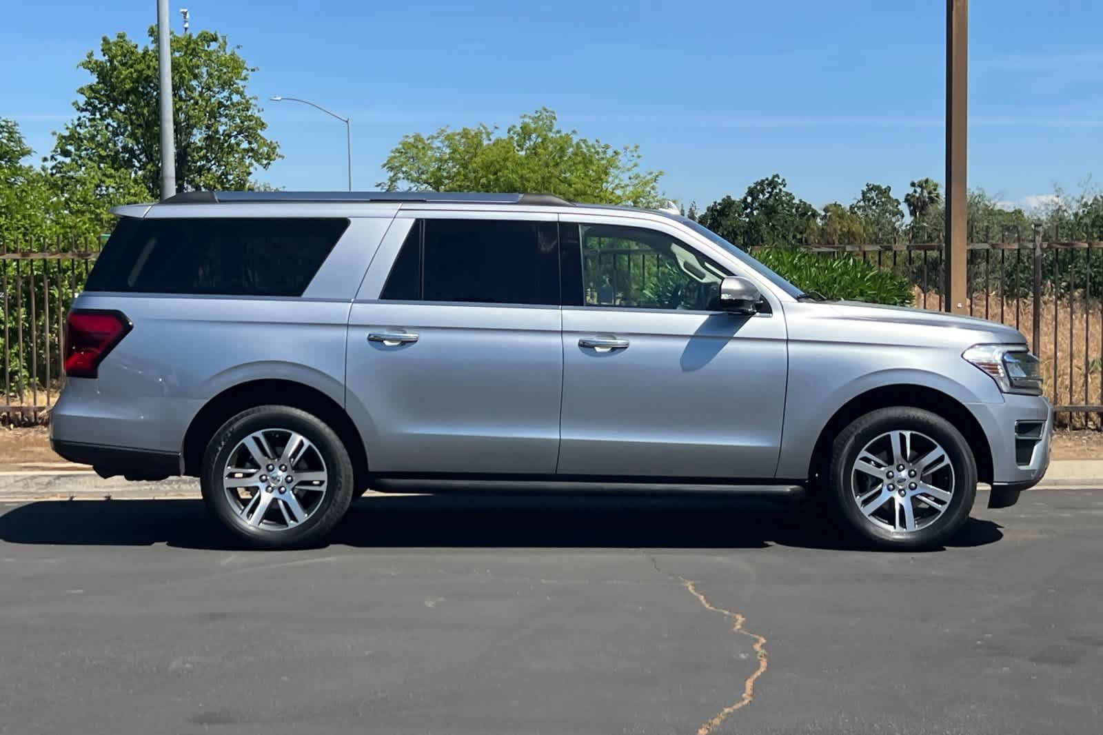 Used 2024 Ford Expedition Max Limited image 9