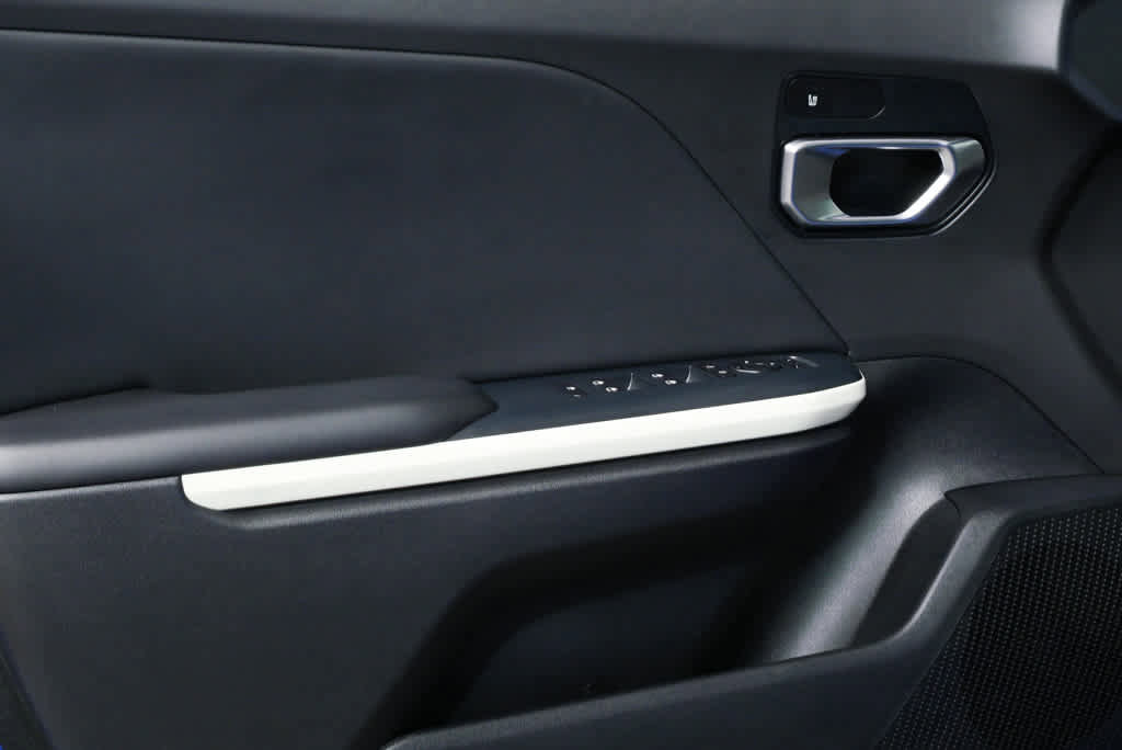 Used 2025 Kia K4 GT-Line w/ GT-Line Sunroof Package FWD image 6