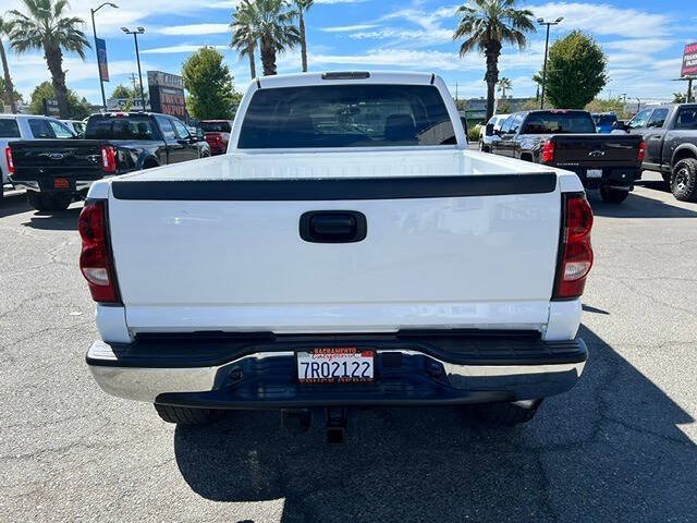 Used 2004 Chevrolet Silverado 2500 LT w/ Skid Plate Package AWD/4WD image 9