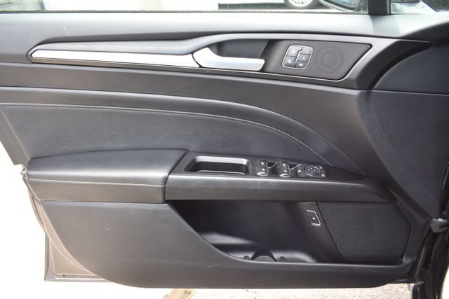 Used 2019 Ford Fusion Energi Titanium FWD image 19