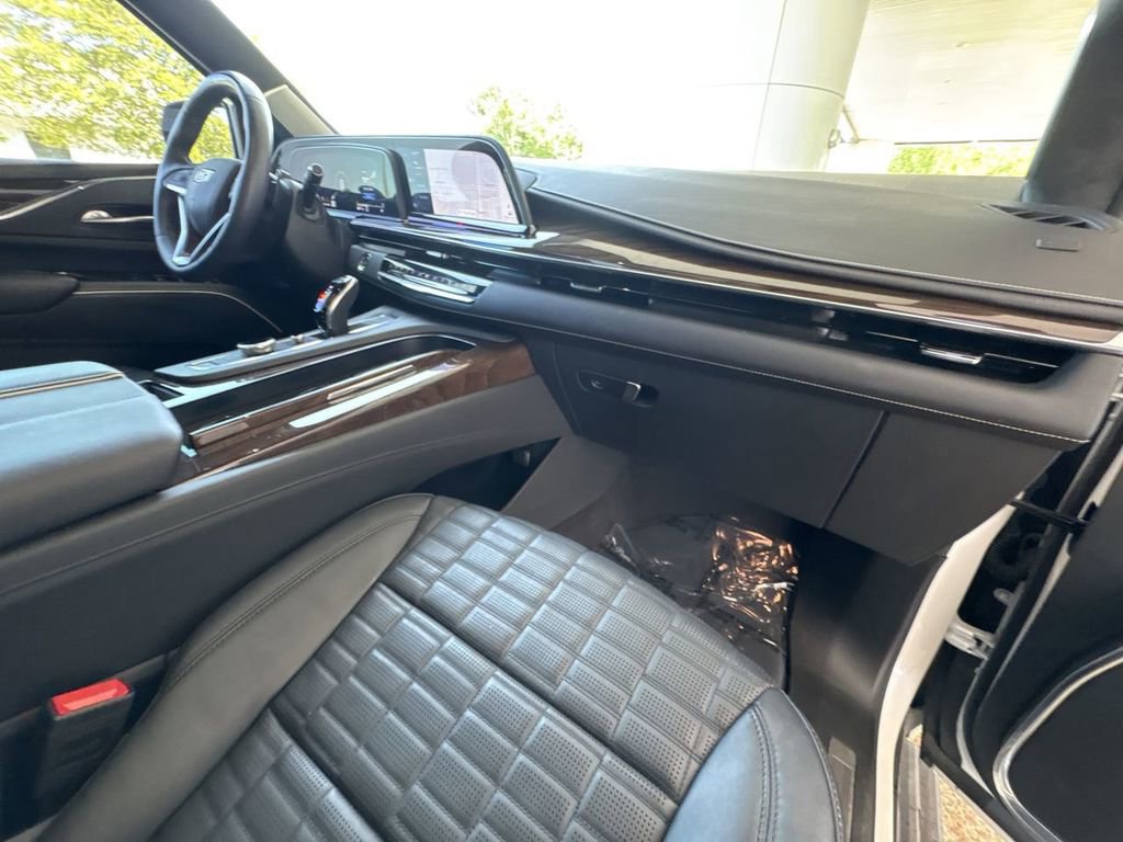 Certified 2024 Cadillac Escalade Premium Luxury Platinum w/ Heavy-Duty Trailer Package AWD/4WD image 30