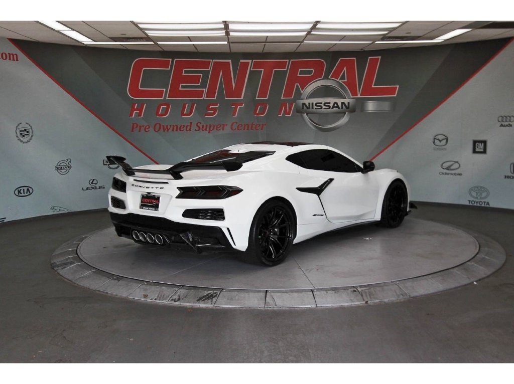 Used 2024 Chevrolet Corvette Z06 w/ Z07 Performance Package RWD image 4