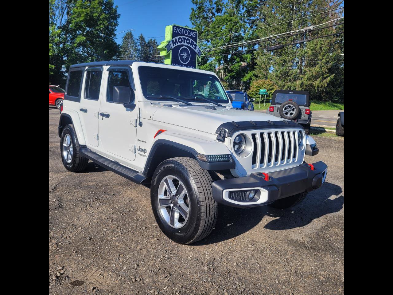 Used 2018 Jeep Wrangler Unlimited Sahara AWD/4WD image 2