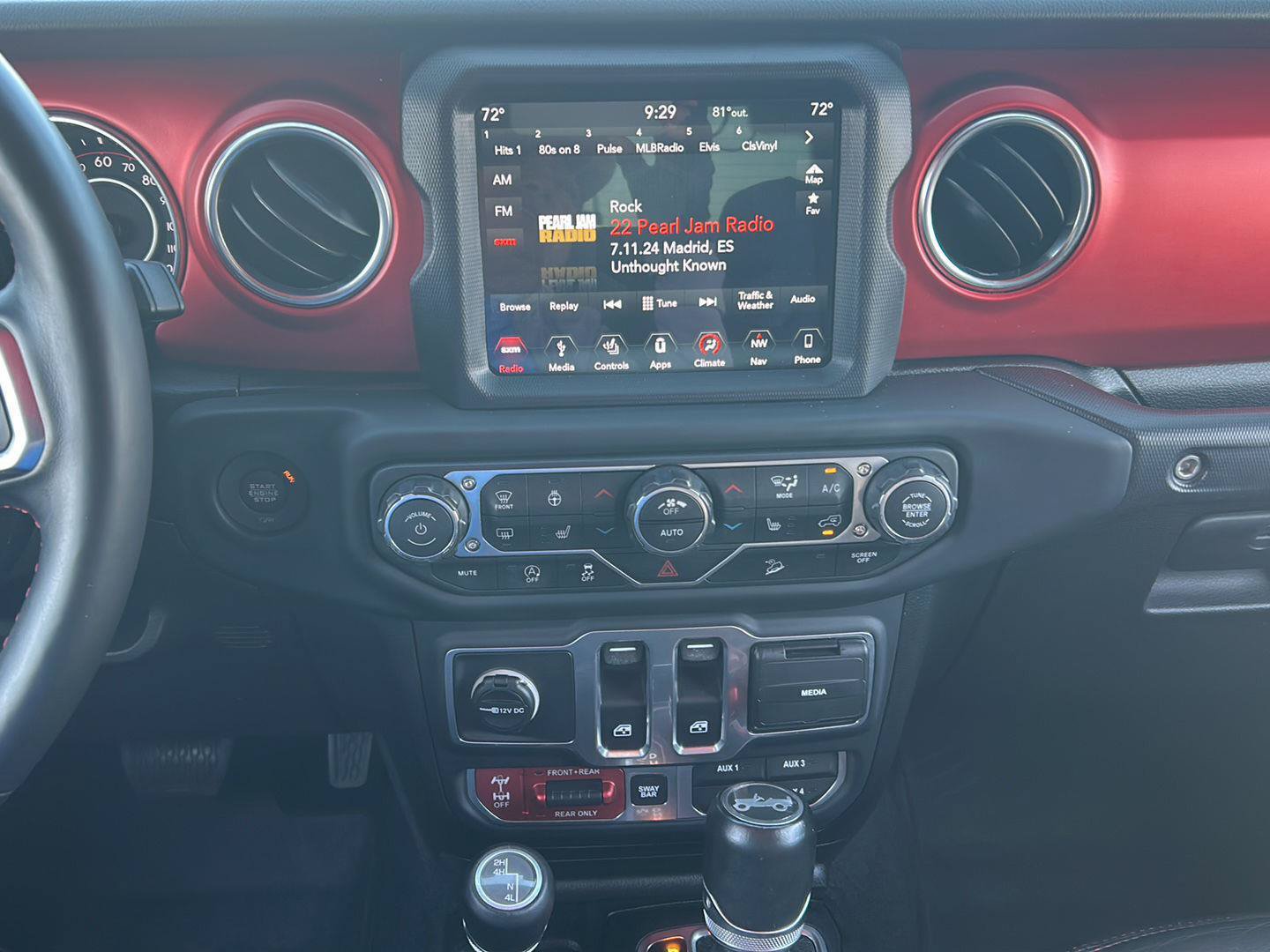 Used 2018 Jeep Wrangler Rubicon AWD/4WD image 14