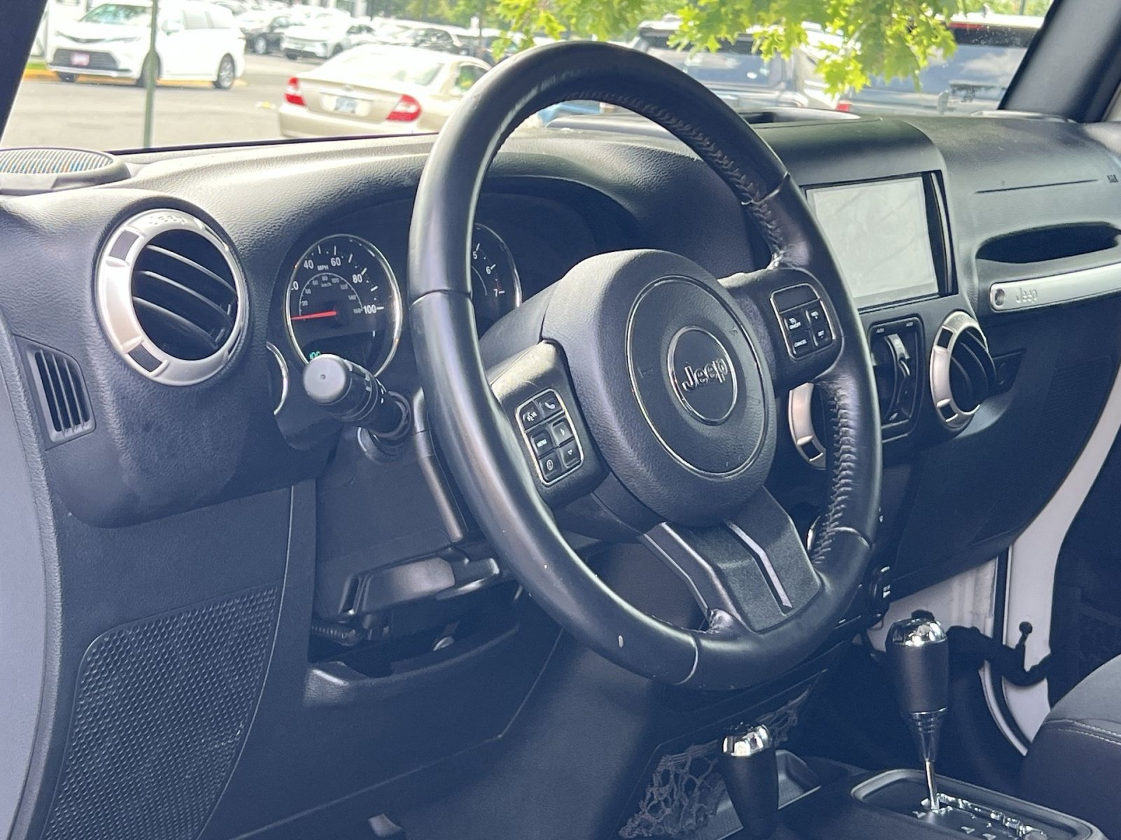 Used 2017 Jeep Wrangler Unlimited Sahara w/ Connectivity Group AWD/4WD image 15