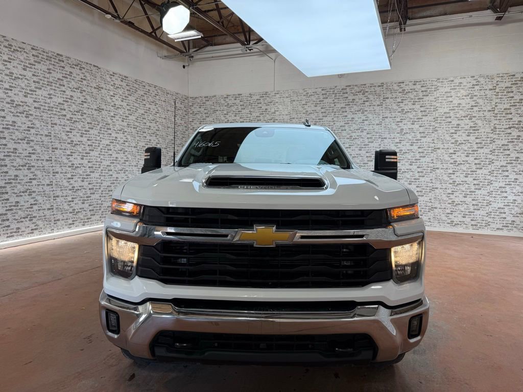 Used 2024 Chevrolet Silverado 2500 LT image 2