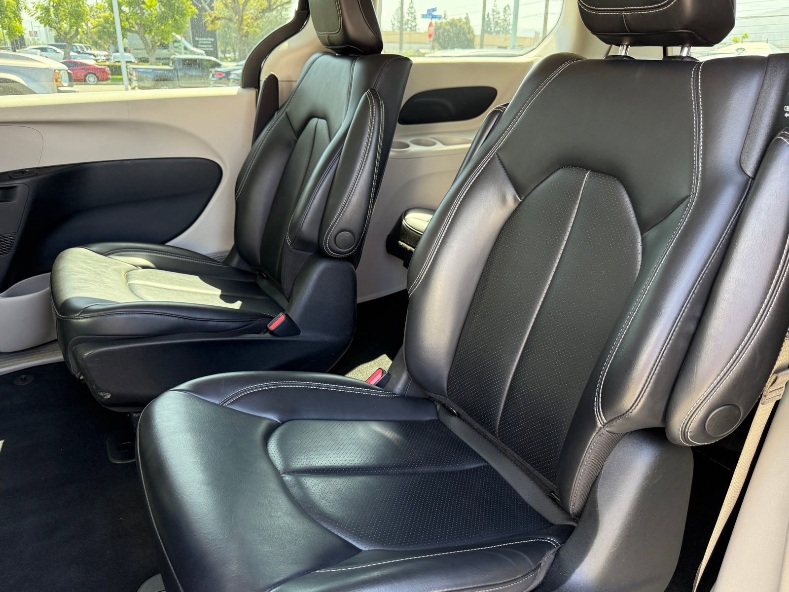 Used 2023 Chrysler Pacifica Touring-L image 43
