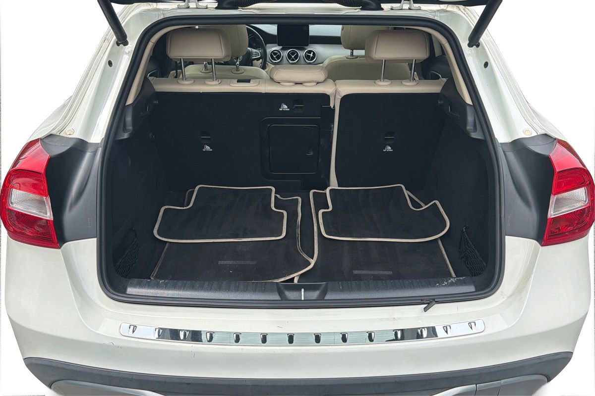 Used 2018 Mercedes-Benz GLA 250 image 12