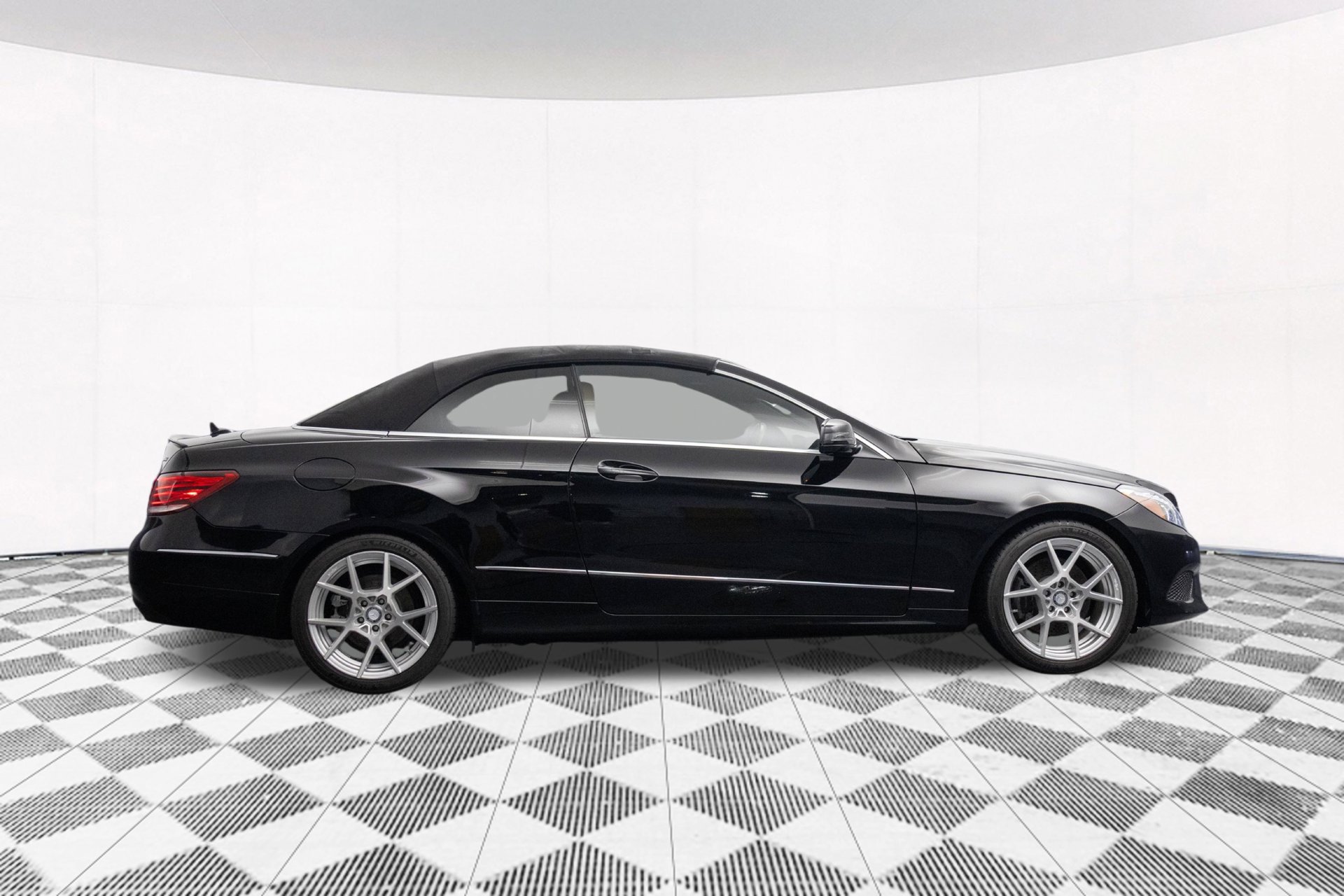Used 2015 Mercedes-Benz E 400 Cabriolet w/ Premium 1 Package image 38