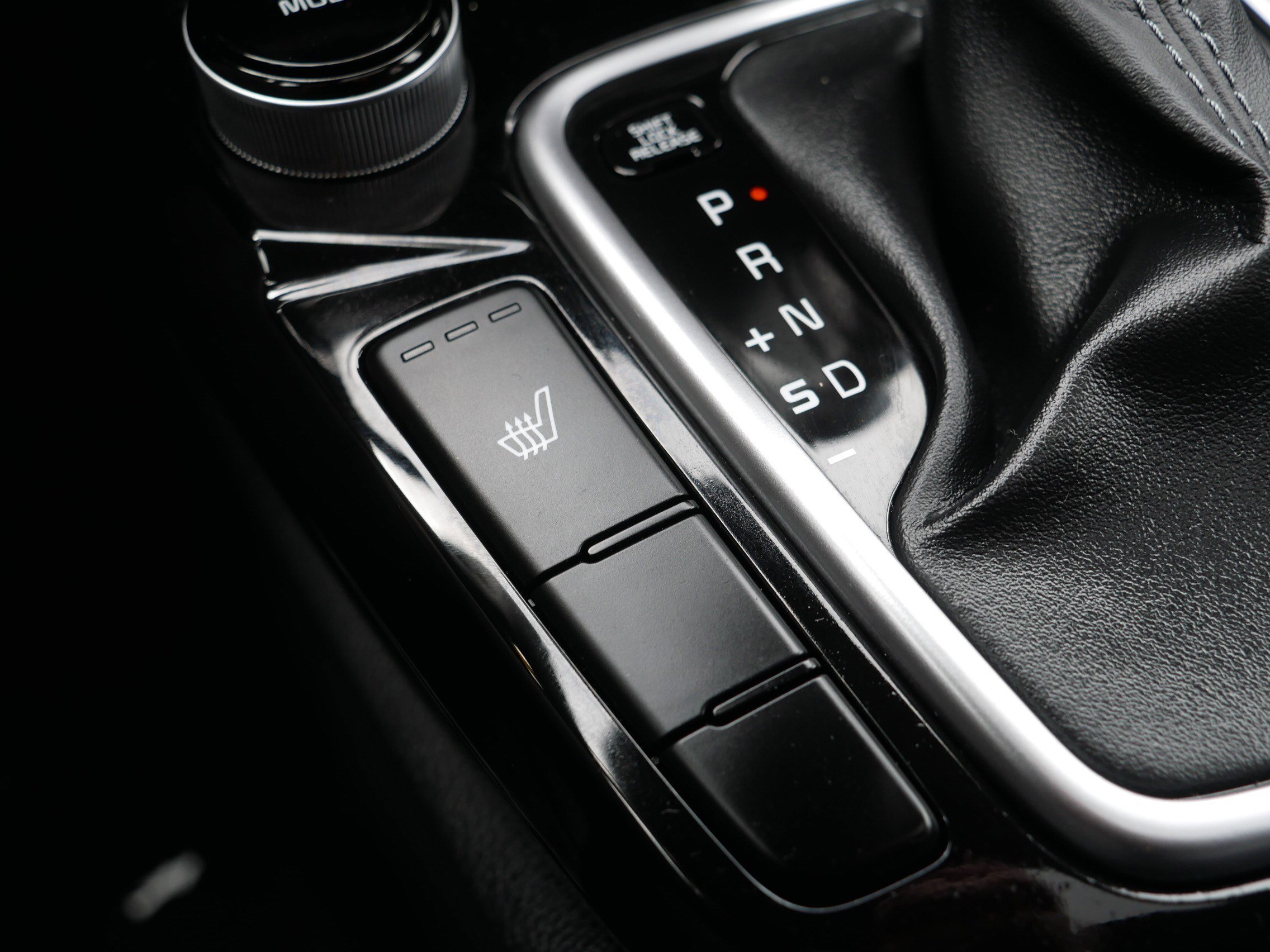 Certified 2023 Kia Seltos SX w/ SX Sunroof Package image 32